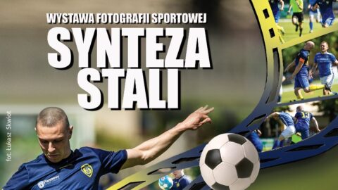 Na zdjęciu fotografie piłkarzy oraz napis Wystawa fotografii sportowej Synteza Stali. fot. Łukasz Skwiot